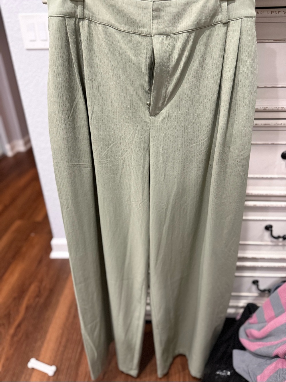 ALO Womens Trouser Pant in Sage Green
